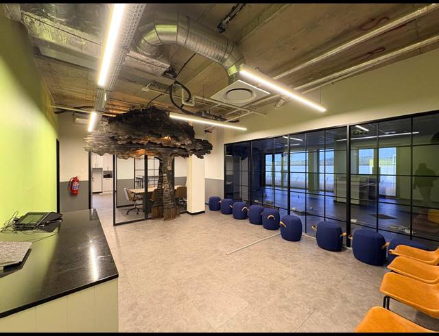 428M² OFFICE TO LET IN MAGALIESSIG